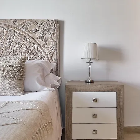 Novena Little * 加的斯